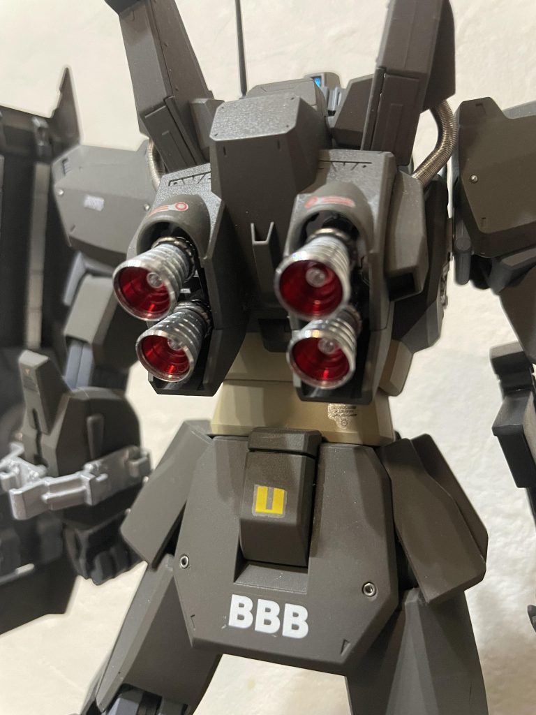 メタルパーツ、入れてます。