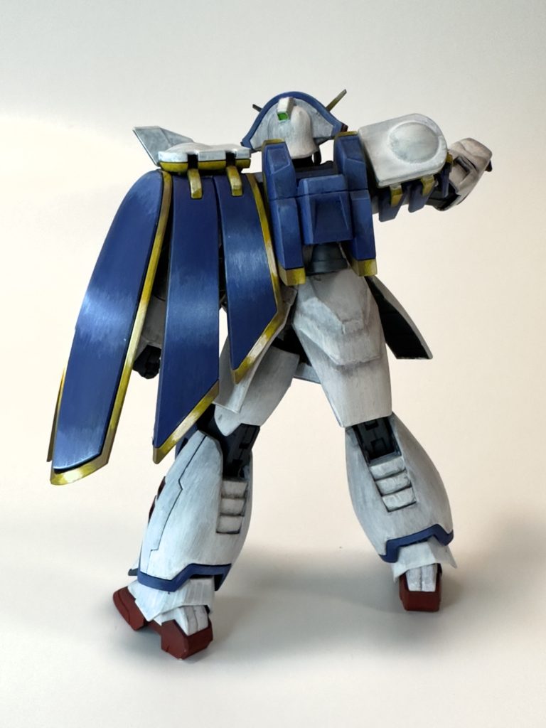 エアブラシでは難しい細部のグラデを入れるためにと、上手な方々の素晴らしい筆塗り作品に触発されて始めたのですが、、グラデーションが難しすぎて本当に挫けそうになりました💦