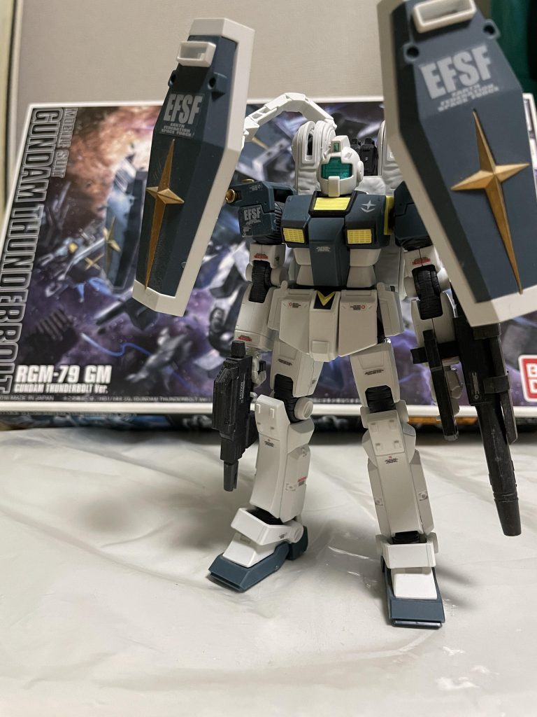 シールドを前に