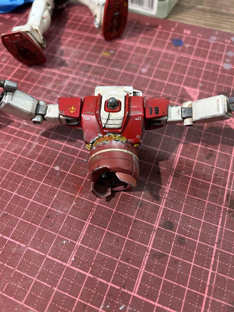 首パーツが割れているのは、単純に割れちゃっただけ…