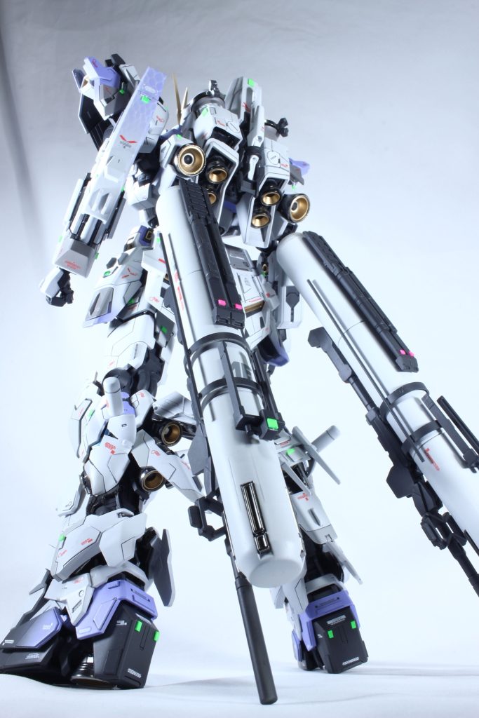 ファンネルパージ  左肘にも増加装甲 ふくらはぎのマイクロタンクも復刻 ランドセルセンターにビームサーベルラック追加 バズーカはオミット バーニアは6発