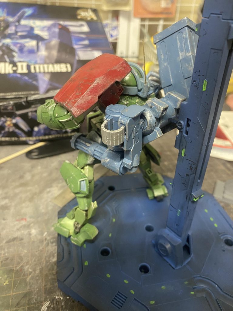 後ろアンテナは自作、横のマシンガンは、3dプリンターで設計印刷しました。