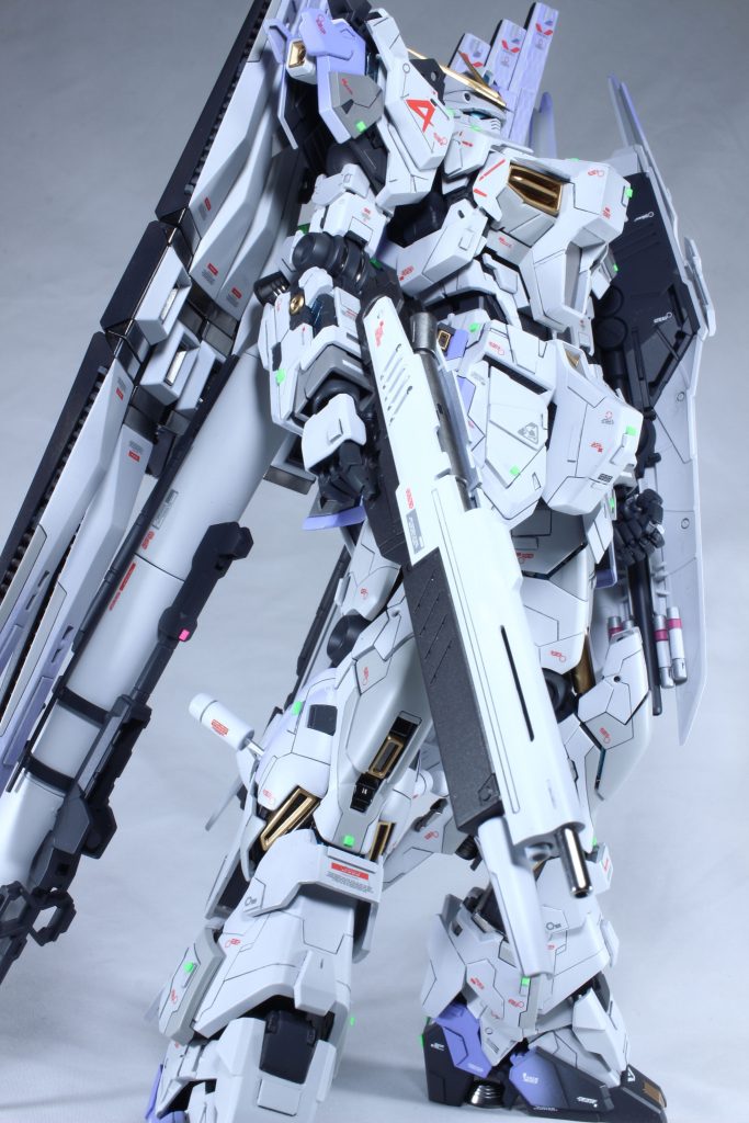 アムロはハンドリングのいいDMRライフルが多いようなので大型化はせずHi-νとのハイブリッドライフルにて