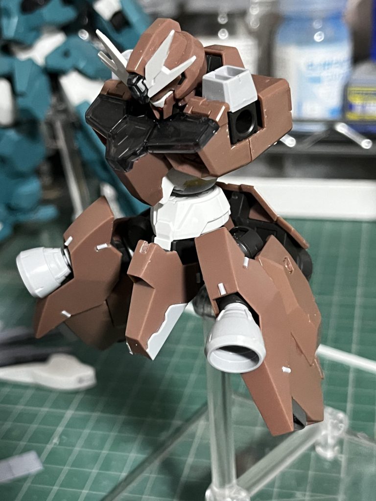 レッドポイント部分は半円のプラ棒をそれぞれ1〜2mmで切って付けました