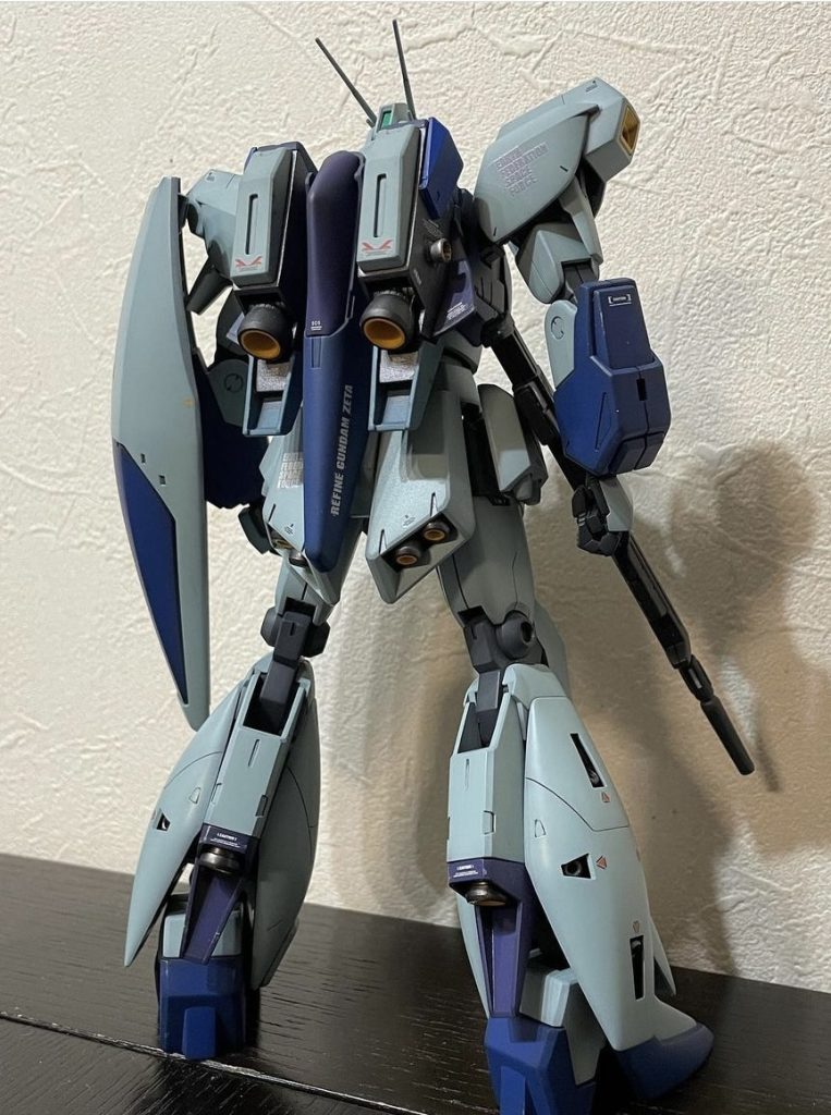 ゼータ系のフォルム。