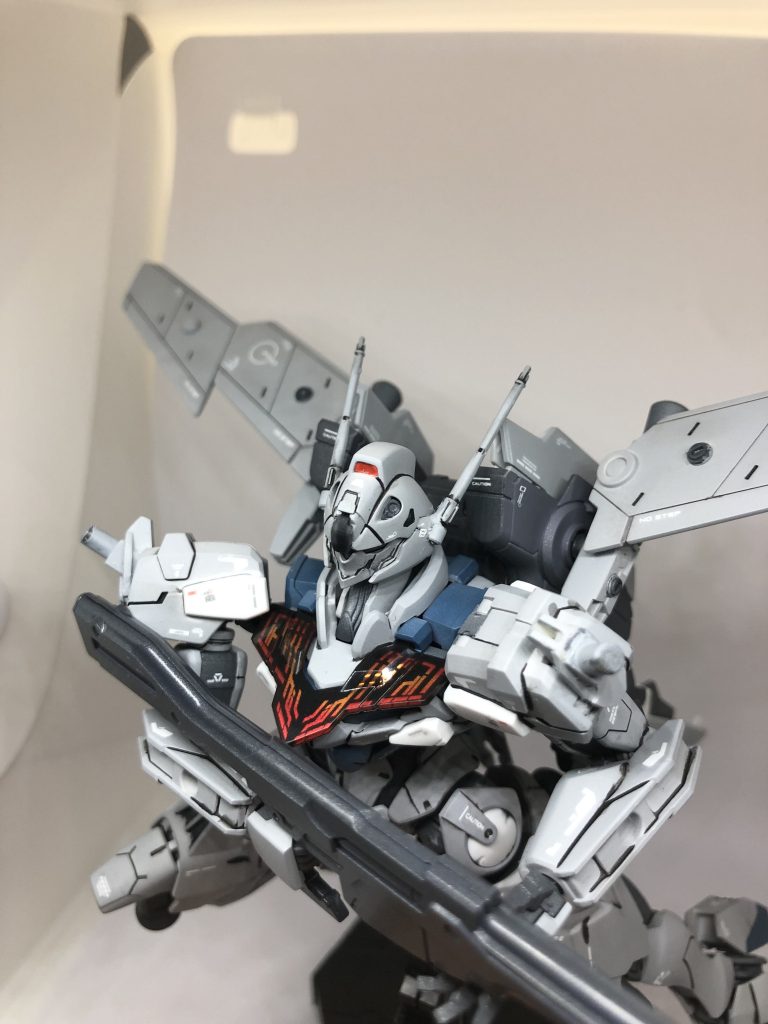 肩の戦闘機ビット接続部はガンダムフラウロスの腕部パーツから拝借しました。