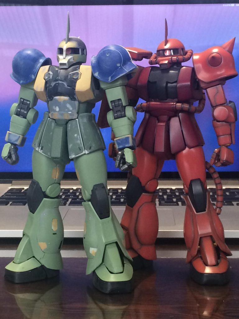 改造箇所・前。 F型ザクIIのver.2.0を改造して作ってみました。Ver.1.0のパーツも使用しています。 脚ユニットは左右対称というのを活かして、動力パイプあとは内側に移しています。