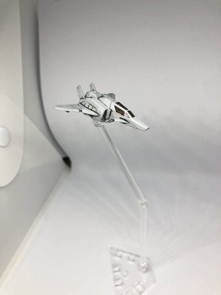 戦闘機ビットはインパルスガンダムのコアスプレンダーを使用。コクピット部分にシェルユニットを搭載。スモークグレーに塗装した透明プラ板にエアリアルのシールを貼ってそれっぽくしてます。