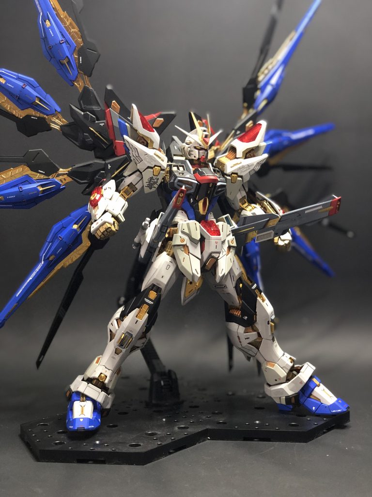 この形になると自立は難しいです。ライフルを持たせて撮影すればよかった…