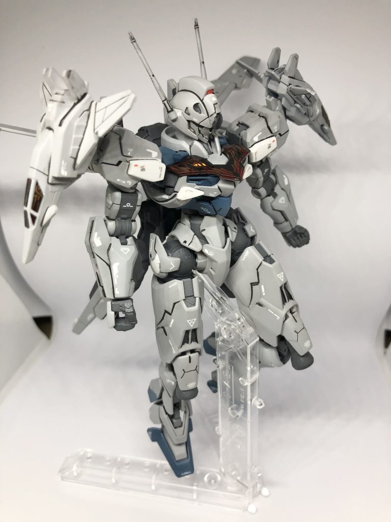 頭部をロッドアンテナに変更してミリタリー感を出してます。