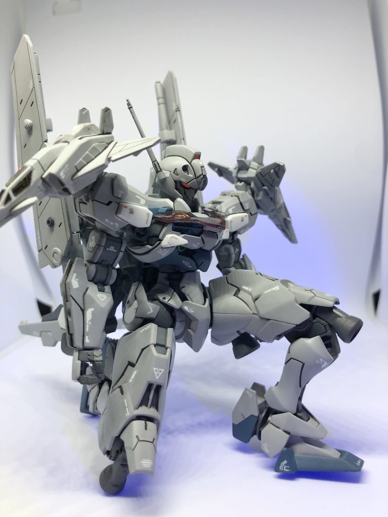 カメラアイは蛍光レッドで悪そうにしてます。