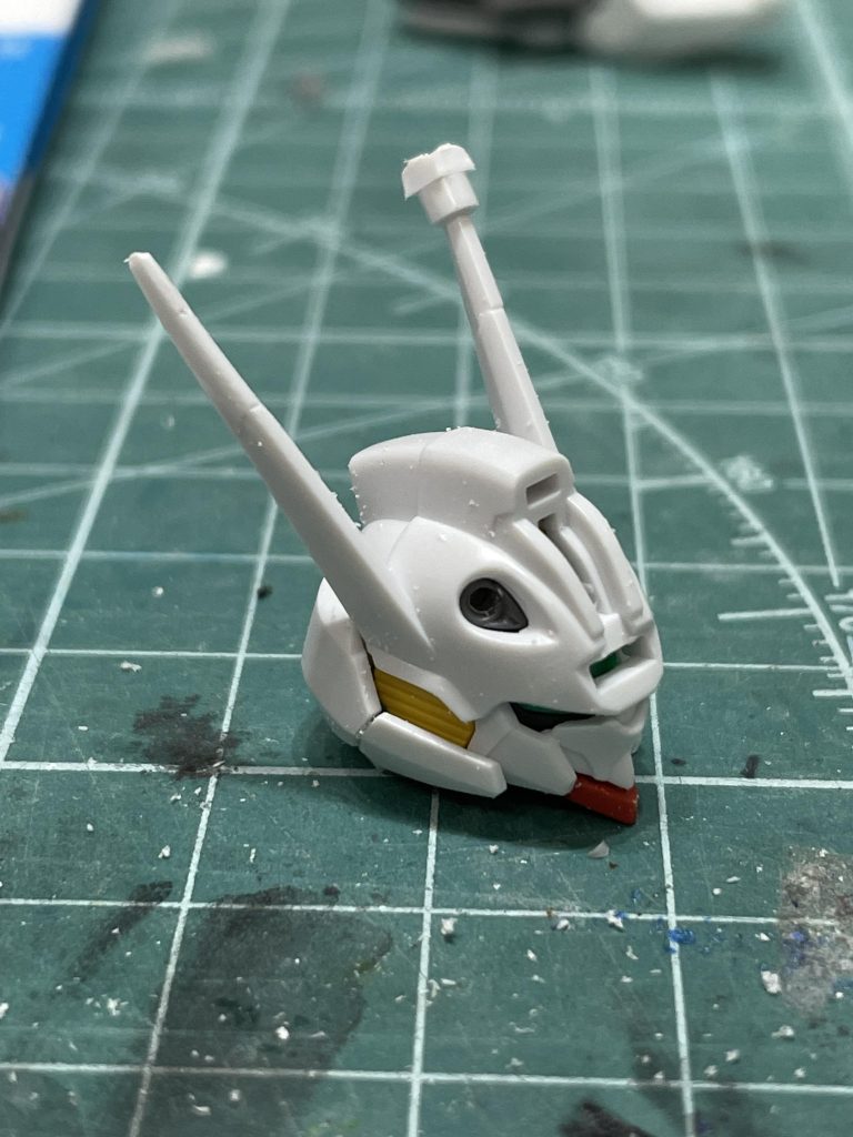 今回はランナーを使ってプラバン工作をしました。可能なら白いパーツは塗装しないでいけないかな、と思っていました。後に、結局は塗装したのですが…。