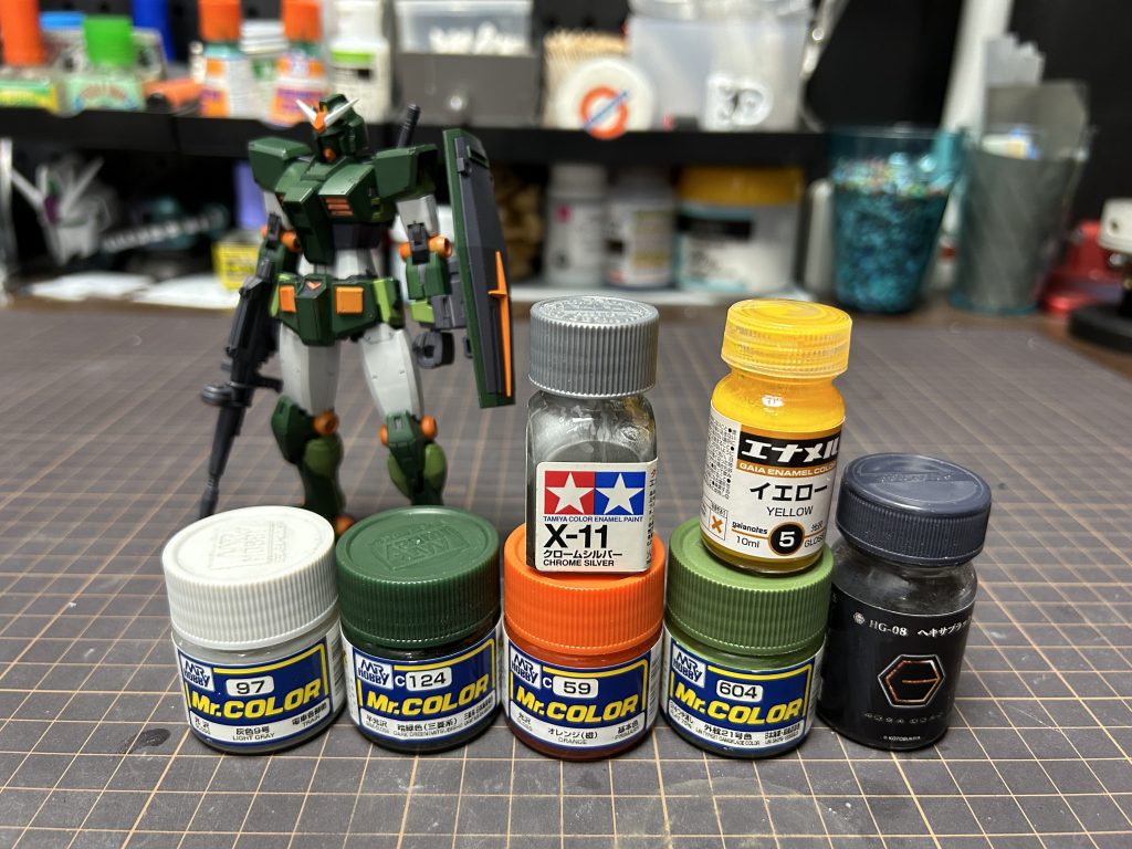使用塗料。ミーティング段階より色増やしてみました。あっという間に塗料がなくなるなくなる。