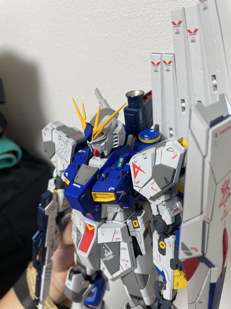 サイコフレームはExブラック→シルバー→蛍光グリーンで塗装しました。デカールの位置ズレハンパねえっす。笑