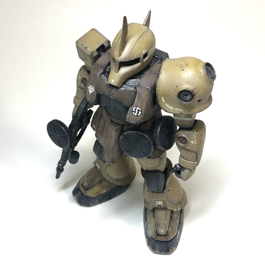 ベースがMGザクのVer.1.0世代なので、パーツの合わせ目処理が必要だったり、筋彫りが太すぎたりしましたが、慎重に面の処理と筋彫りの彫り直しをしたので、すっきりとできたと思います。塗装とウエザリングは大戦時のドイツ戦車をイメージして、ハードな運用がされたように仕上げました。