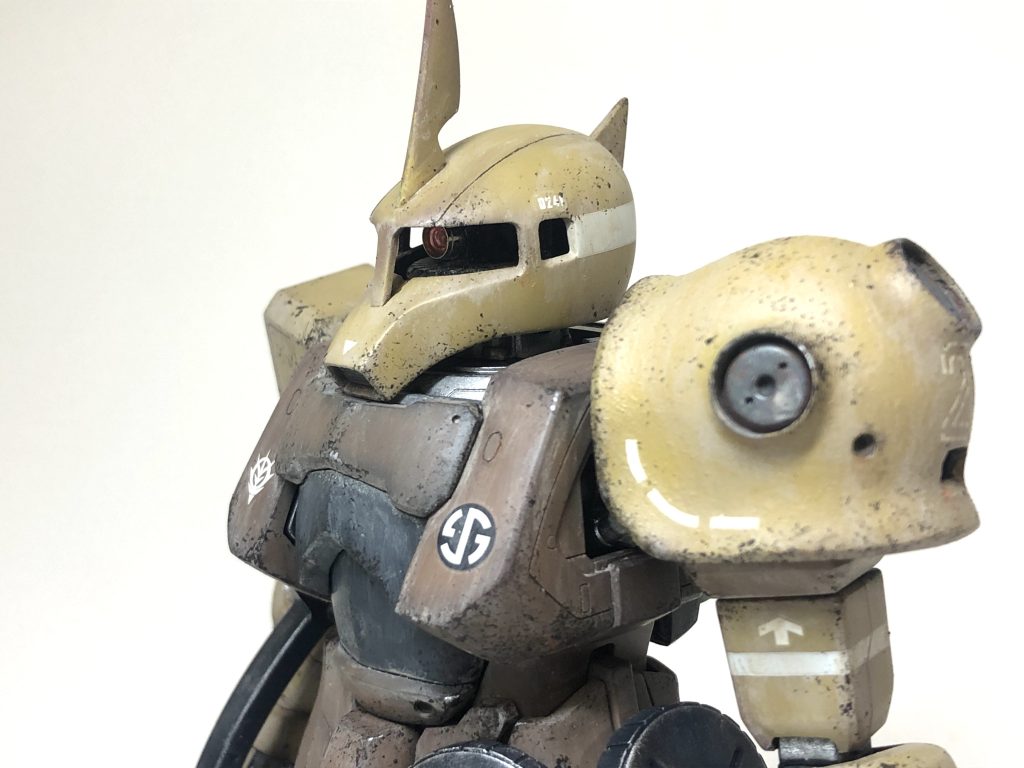 肩アーマーはグフVer.2.0から、胸パーツは別パーツが余剰であったのでそれを利用しています。Ver.1のヘッドはそのままでは大きいので、1回り削り込んでいます。