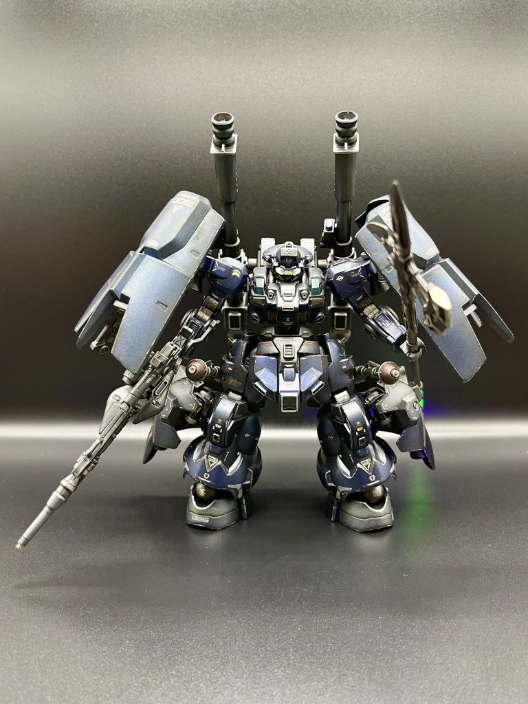 夜間決戦に備えたフルアーマー・タイプというオリ設定。スペックは、バズーカ(×2)、ファウスト(×2)、ビーム・サーベルを内蔵したハルバード、対物対応のビーム・ライフル、頭部暗視デバイス、シールド(×6)などで構成。