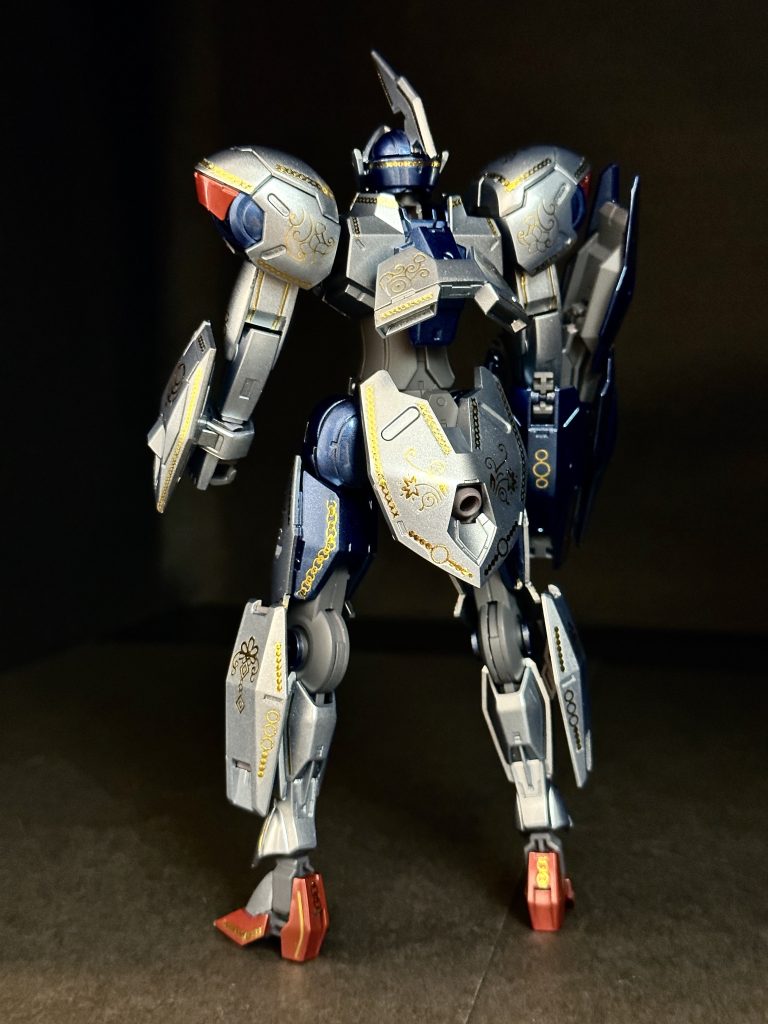 メタリックカラーはグロス仕上げ、メカサフの部分はトップコートなしのフラット仕上げで、メリハリが出るようにしています。