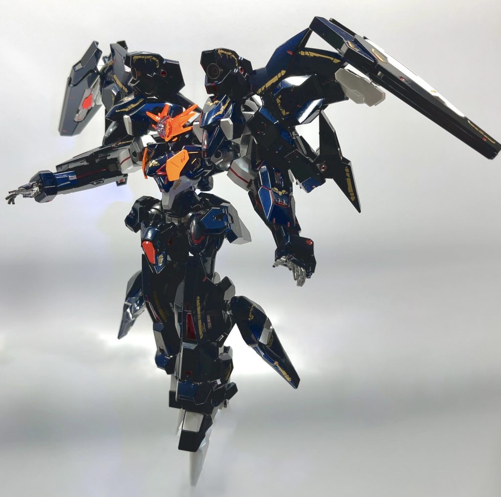 塗装はファラクトに合わせて統一し、黒はプリズムブルーブラックを使っています。部品10個程度毎に塗料を攪拌し非常に時間は掛かりましたが、物想いにふけっている間に終わってました(誇張表現)。・白：白→Crカラーターコイズ緑・赤：プライマリーメタ赤＋蛍光赤・銀：スタブラ銀＋同アイアン