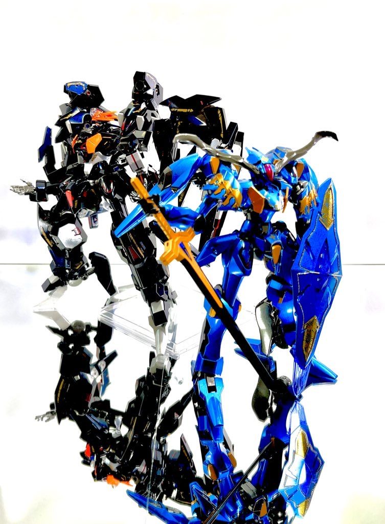 「こうなって欲しかった」世界線の4号君専用ファラクトと、「こうなってしまった」世界線の5号君専用ファラクト。5号君もノレアも推してた訳ではないし、許されざる行いの報いだったと解ってても、やり切れないですよね😣