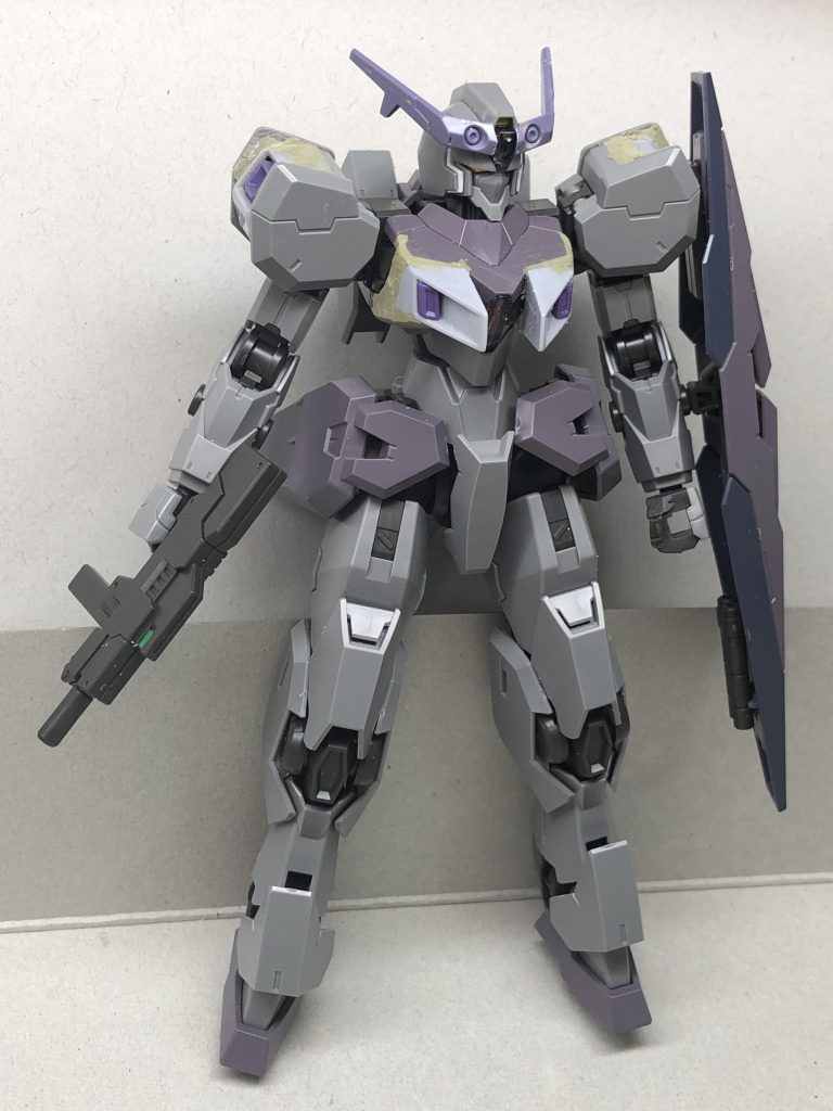 パチ組した機体にアンテナ、胸と肩の一部