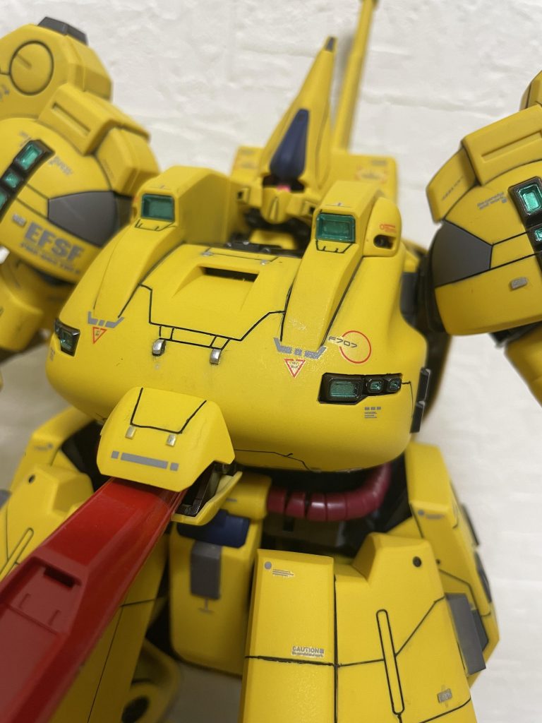 ゼータガンダムもあるので、やりますよね。スイカバーです。作りながら、「カミーユあんな細い機体でよく勝てたな」とずっと思ってました。