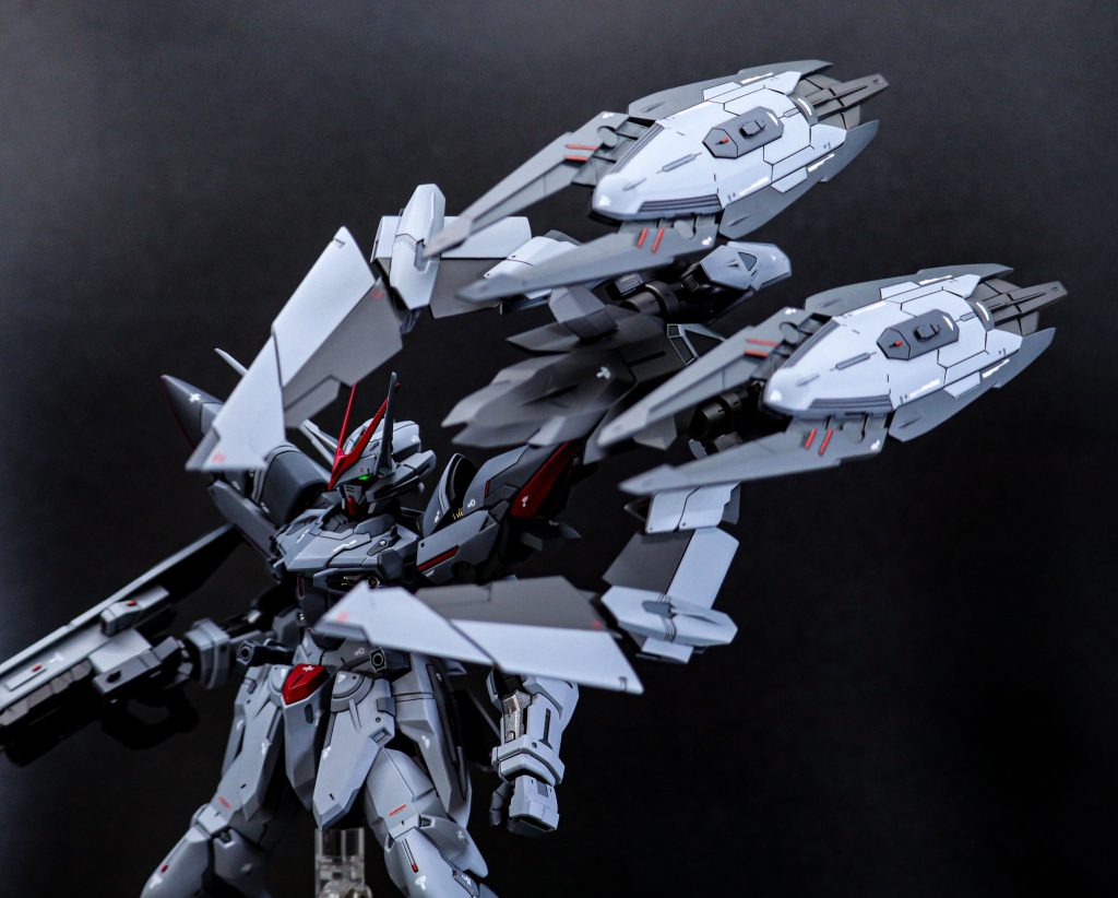 テスタメントガンダムの装備に取り付けてるのでもともとのギミックはそのまま使えるのと装備追加をしたのでボリュームが増してます('ω')