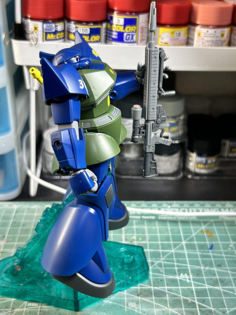 ライフルが違いますが，このポーズもいい👍