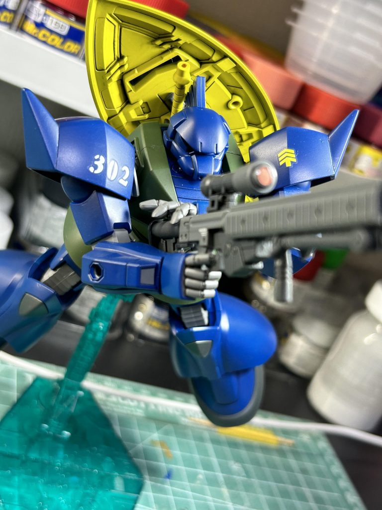 高速移動しつつ射撃ポーズガトー「当たれぇぇ‼︎」