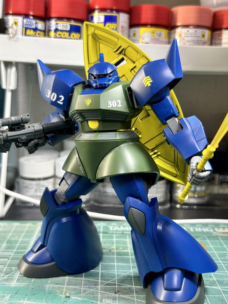 両手武装状態のガトー専用ゲルググ