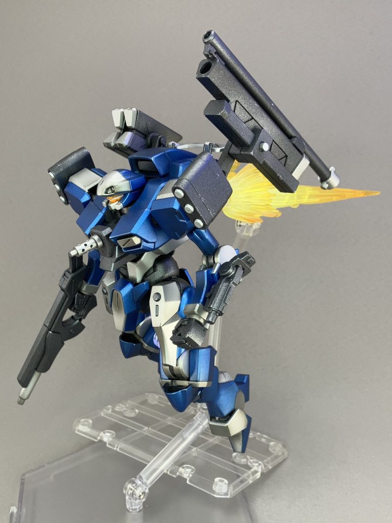 ・オーバードブースト起動。背面装甲を展開します。エフェクトはジェットエフェクト。