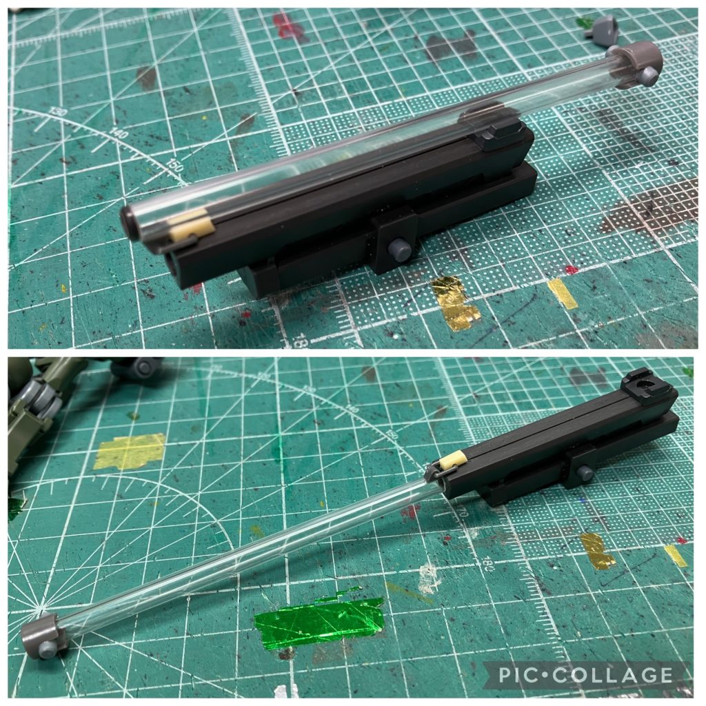 グレネードランチャーの折り畳み部分は、コトブキヤのプラユニットP-130フックと、穴を開けた2mm角棒で作りました。