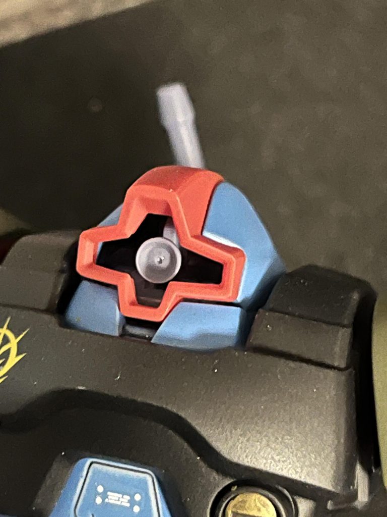 くり抜いてモノアイを埋め込めるようにしました