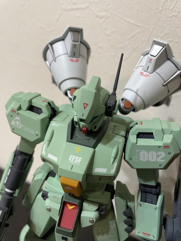 D型ジェガン自体は、ストレート組みです。