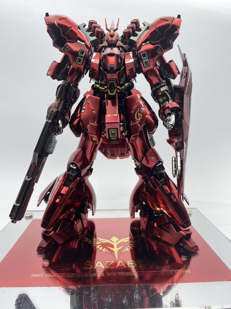 全体的に周囲の景色が映り込むので写真はけっこう大変です。