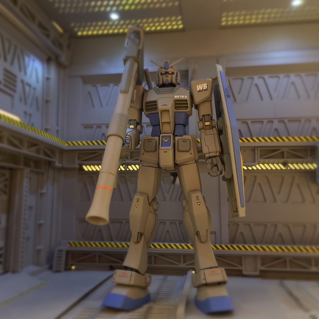 メイン2色は、アサヒペンクリエイティブカラーのスチールシルバーとサファイヤブルーを使用しました。暗めのカラーにしたかったのですが、良い感じに出来ました。