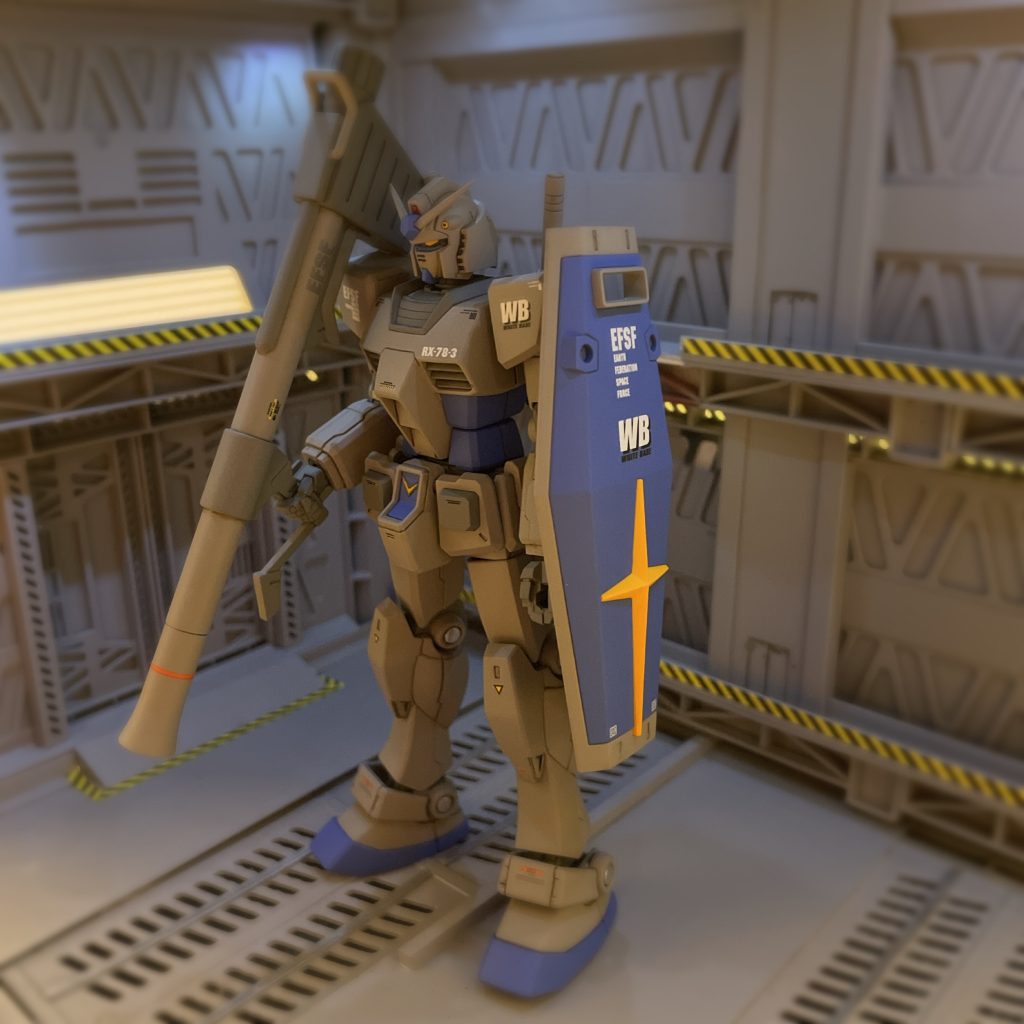 違和感を感じてる方がいるかもですが、頭部はREVIVE版より少し大きいオリジンガンダムの頭部を使用しています。バランス的には悪く無いと思うのですがどうでしょうか?