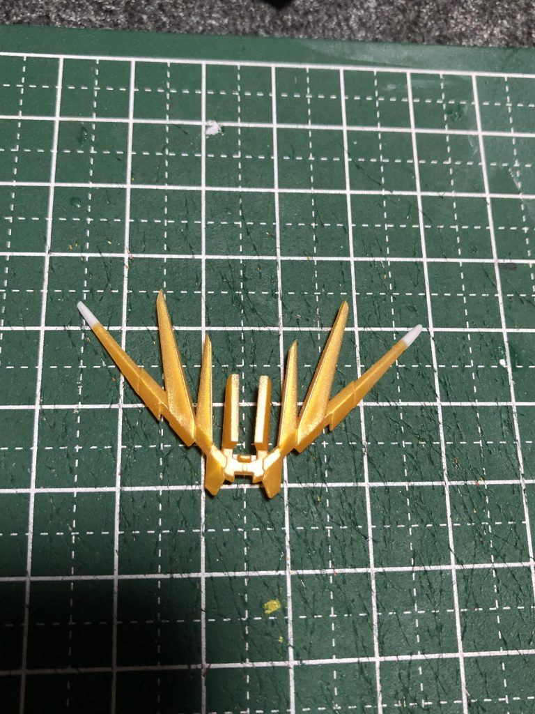 脇のアンテナだけプラ板でシャープにしました。めちゃくちゃ折れました折れるたびにフルフル鳴き声みたいな声が出ました