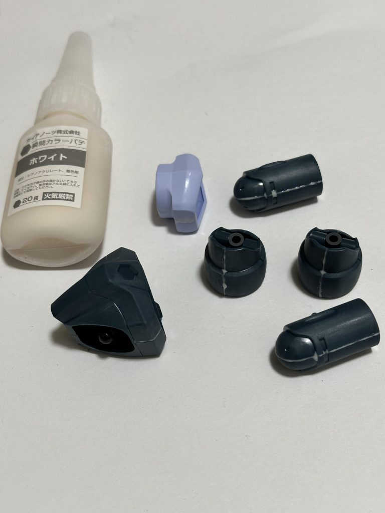 合わせ目はいつものカラーパテで。