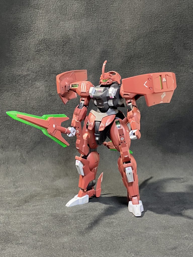 まー突貫で作ったわりにはヨキカナ!久々に下地にメカサフヘビィーを塗りたくって赤い外装にモデルカステンカラーのベース赤を何となくグラデーション残るくらいに塗ってみました!初めて使う塗料でしたが渋めな仕上がりでよいジャマイカ♪