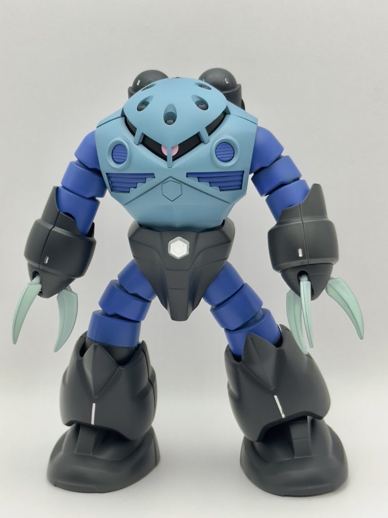 しっかり作ったらめちゃくちゃいいやん？爪の薄い水色はMrカラーのライトブルーボディはMrカラーの74番(クソ長い名前)関節はガイアの24のコバルトブルー黒い部分はガイアの62のミディアムブルー…はもちょい明るい色でも良かったかも。黒サフからだと難しいすな。