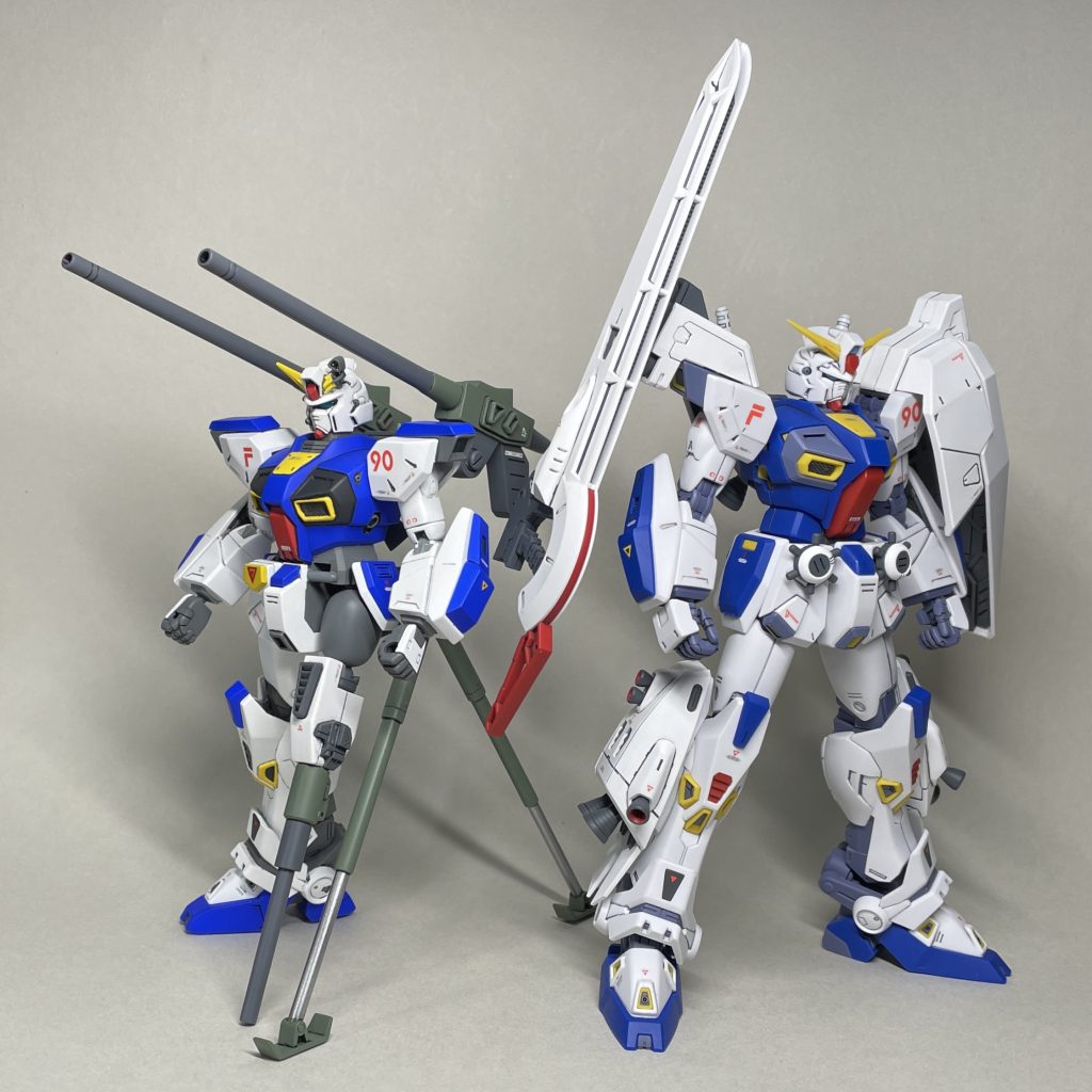 MG F90と並べて(まえ) 本体ほぼ成形色仕上げのMG F90と並べてみました。