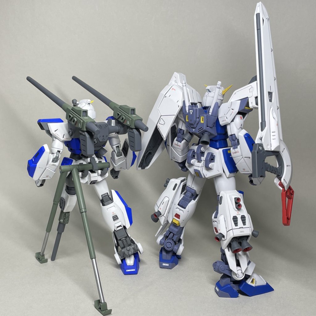 MG F90と並べて(うしろ) HGに貼ったデカールは、MG F90関連のデカールのあまりを使いました。一部足りない箇所もありましたが、ほぼ同じような印象に貼れました。