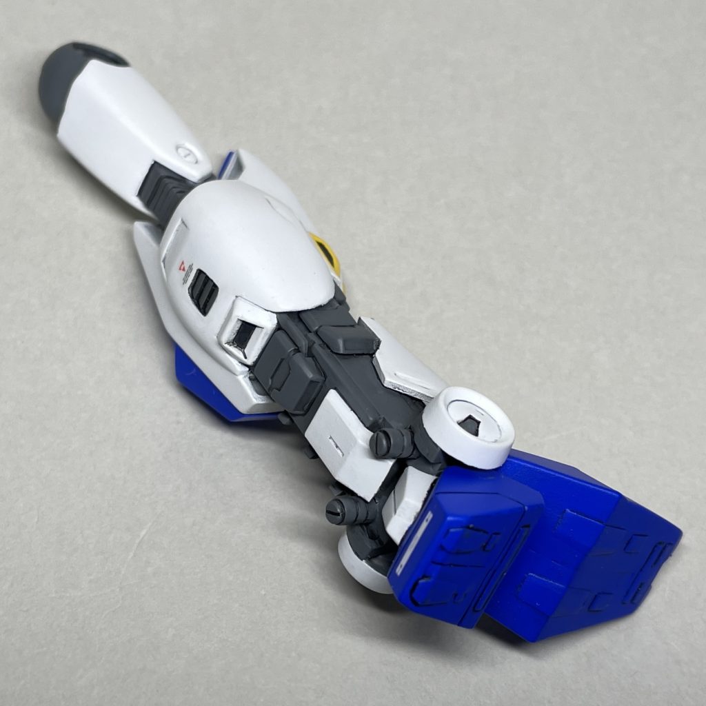 補修した左脚 性能は純正品より若干低下し、装甲欠損部の防御力は低下していると思われます。