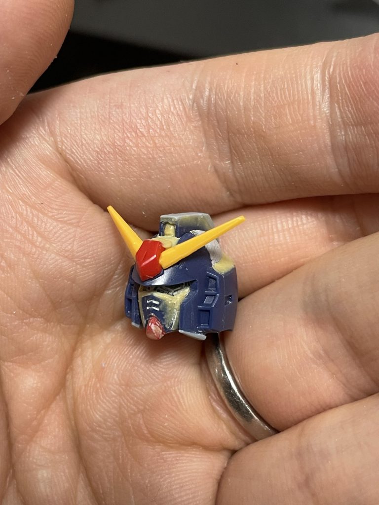 思い付きで頭部を修正しました。小さくて苦行…。