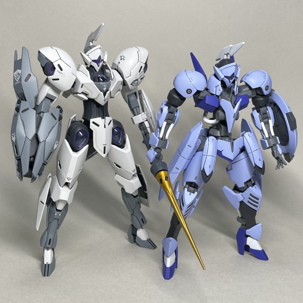 ミカエリスヴァルキュリアと並べて まえ ジークルーネの頭部をミカエリスと交換したものと並べてみました。ジークルーネの体でも、それほど違和感はありません。