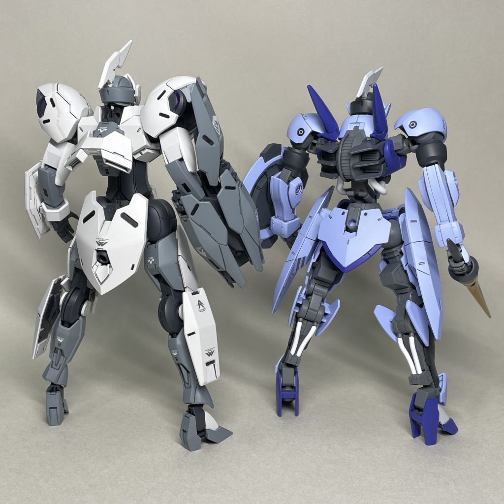 ミカエリスヴァルキュリアと並べて うしろ