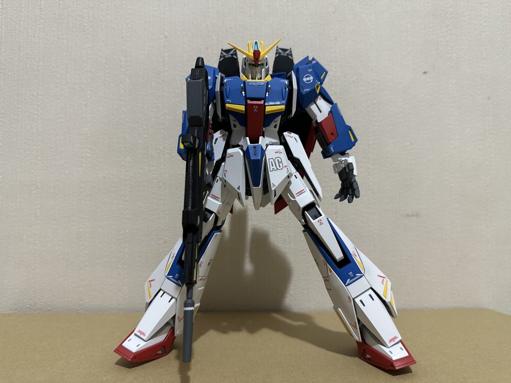 成型色、部分塗装、スミ入れ、艶消し仕上げです。エゥーゴのデカールをプラスしました。 