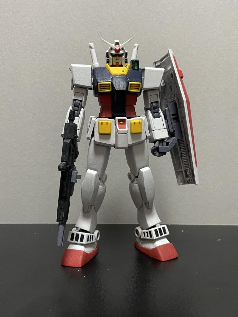 正面。ベースキットはHGUC ガンダム(revive)…頭部と脚部HG ガンダム(ORIGIN)…胴体とバックパックHGUC 陸戦型ガンダム…腕ビヨンドグローバル版ガンダム…ハンドパーツです。