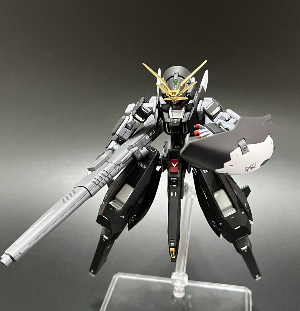 ヘイズルⅡに付属のビームライフルとシールド装備